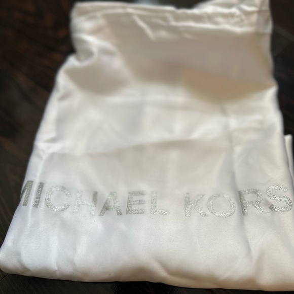 HOST PICK 💕 Michael Kors bag with dust bag - Picture 10 of 10